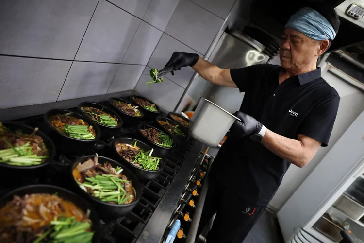 南韓狗肉料理偏好重口味。路透社