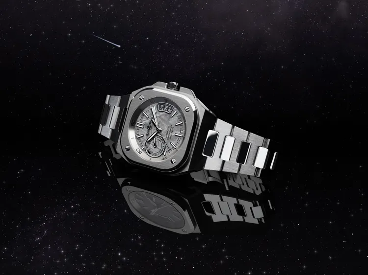 Bell & Ross BR-X5 Meteorite精鋼錶帶款，30萬6000元。品牌提供
