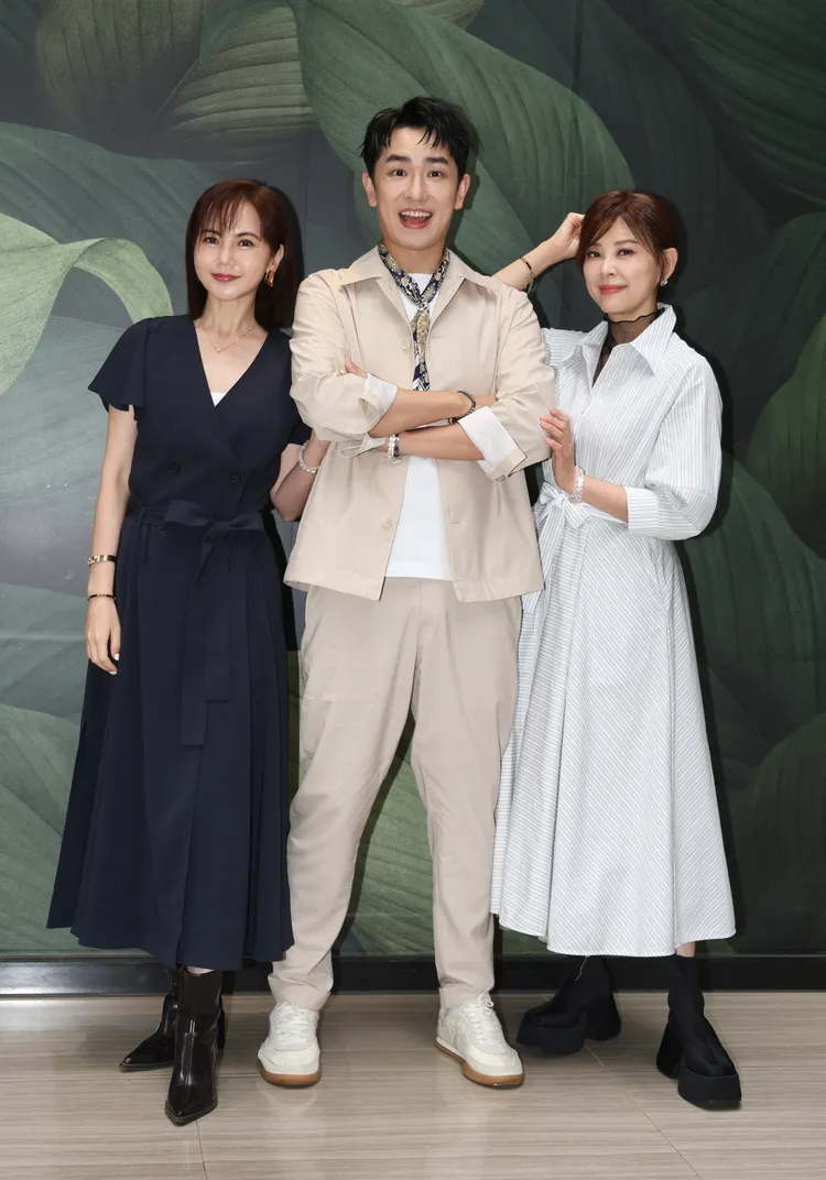 陳謙文（中）和簡沛恩（左）、方馨為演唱會宣傳。莊宗達攝