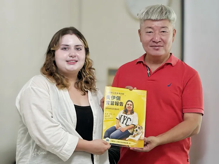 台灣公民參與協會秘書長何宗勳表示，觀察費依儷在這2個月實習期間，她是一個行動力很強且很有正義感的學生。台灣公民參與協會提供