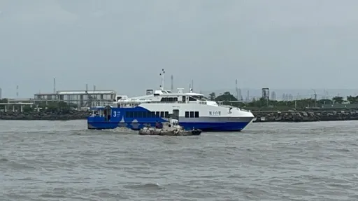 東琉線渡輪擱淺！開出2分鐘就卡「沙壩」　146人受困