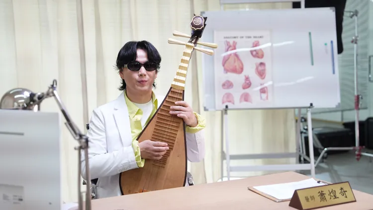 蕭煌奇巧扮專業醫師，模樣逗趣。塔塔冒險隊提供