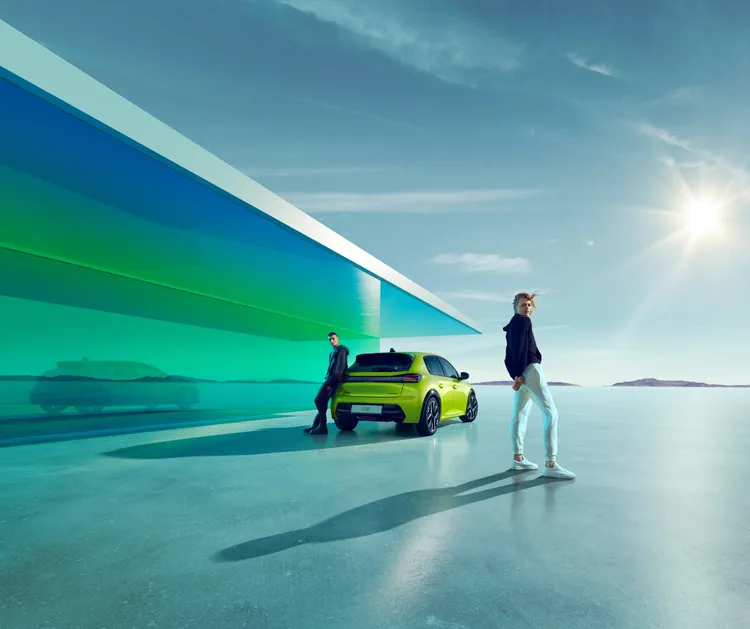 PEUGEOT 208今年7月下旬正式在台上市，導入P2 HYBRID油電動力系統，上市不到一個月接單數已突破200張。業者提供