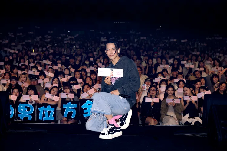 小樂與粉絲們大合照。Live Nation Taiwan、藝和創藝提供