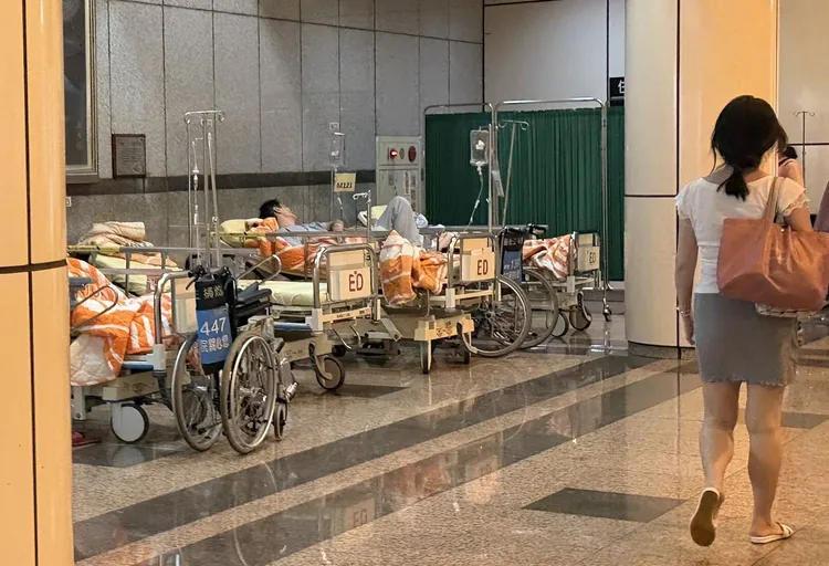 疾管署表示，不只台灣，中國、日本及韓國等熱門旅遊國家疫情同樣持續流行，仍有感染風險。黃泓哲攝