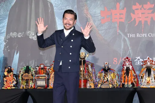 印尼影帝帥到撞臉費翔！西門町被包圍合影　連空姐也認錯