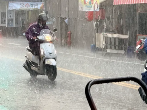 南卡颱風距台2500公里影響曝　未來一週「雨彈接力」！周六慎防豪雨