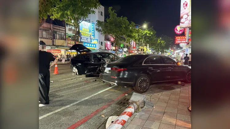 賓士車車主是嘉義網紅「陳厚仁」，網友大讚他「救了很多人」。民眾提供