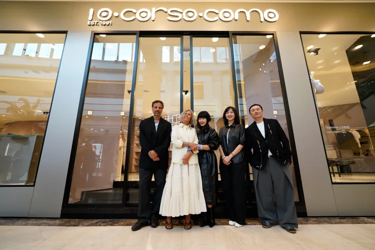  10 Corso Como品牌主理人Tiziana Fausti（左2）、微風集團策略長廖曉喬（中）出席開幕活動。品牌提供