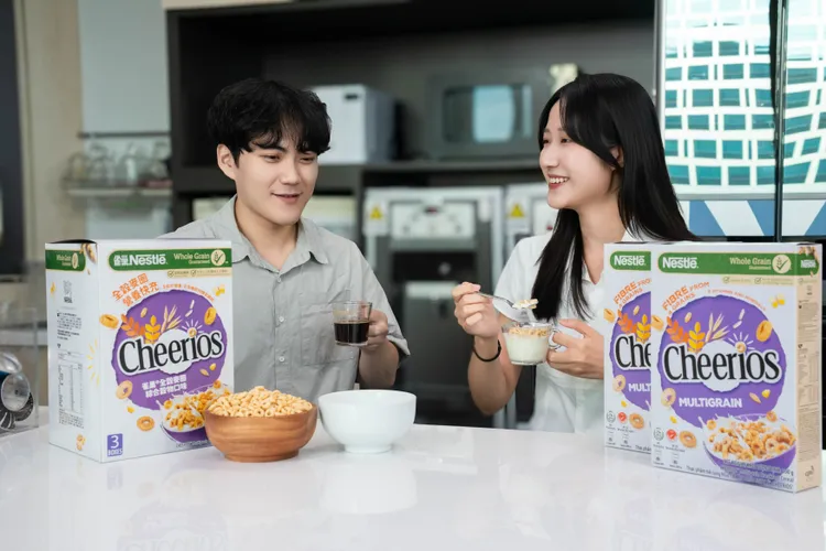 「Cheerios雀巢全穀麥圈」可搭配牛奶、優格或水果，輕鬆變化出營養又美味的早餐組合。業者提供