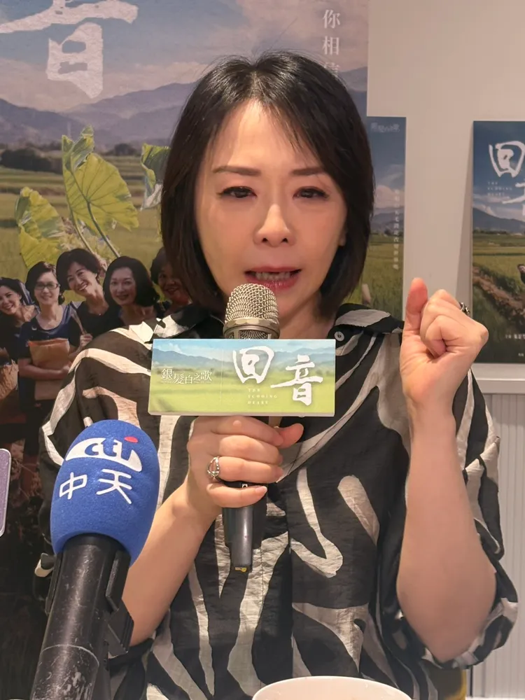 潘儀君從小就不善社交。王思穎攝