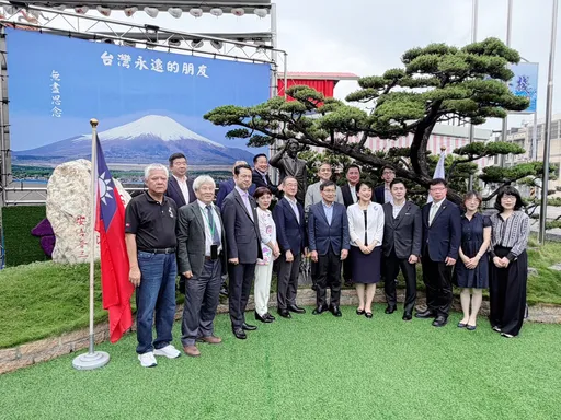 日本國會議員參訪紅毛港保安堂！堂方展示二戰遺址調查成果