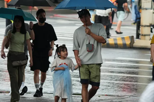 白海豚降雨注意！10縣市豪雨特報　今晚至明下午受影響