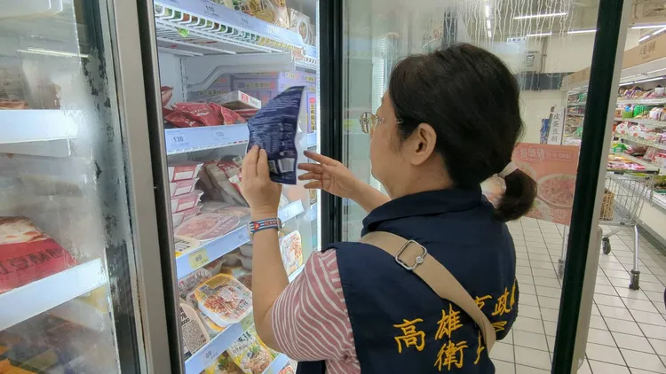 高雄市衛生局近日抽驗中元節應景食品。翻攝畫面