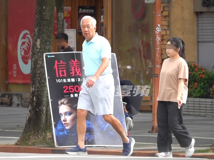 郭台銘一如往常散步運動，生活作息不受影響。特勤中心攝