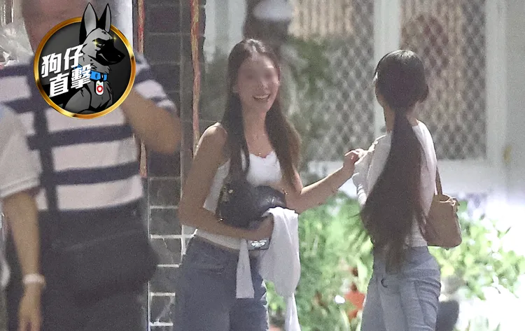 日前晚間7點多，妞妞搭曾馨瑩保母車到東區找女同學。特勤中心攝