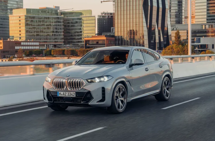 BMW X6鉑金版提供120萬元48期零利率，或低月付9,900元起分期優惠，亦可選擇3年租賃優惠方案。業者提供