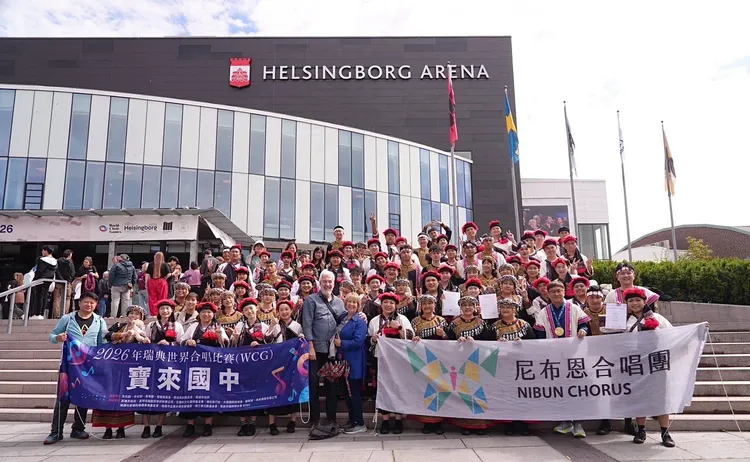 寶來國中與尼布恩合唱團組隊，遠赴瑞典赫爾辛堡參加第14屆世界合唱比賽，在「有伴奏民謠冠軍組」競賽中勇奪金牌。翻攝畫面
