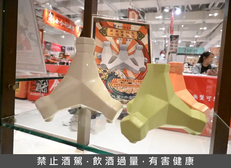 金門高粱消波塊造型主題酒。業者提供