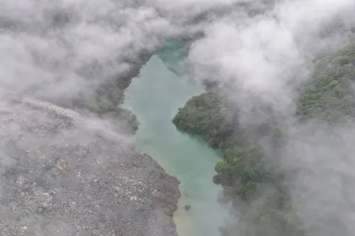 雨下不停　花蓮萬里溪堰塞湖發布黃色警戒