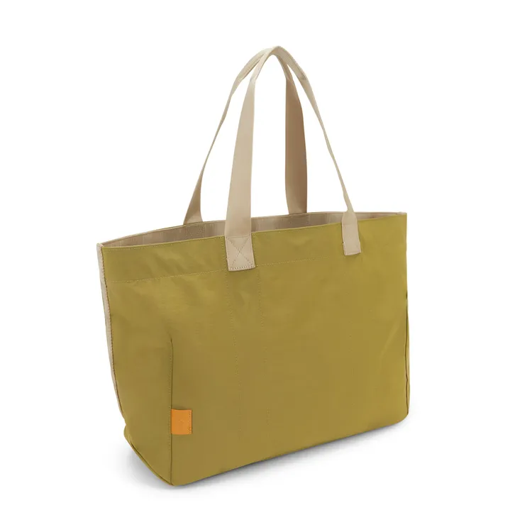 NIRU城市旅行袋56x35x16cm橄欖綠定價2980元。業者提供