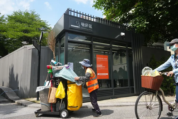 北市設置負壓式吸菸室供使用。彭欣偉攝
