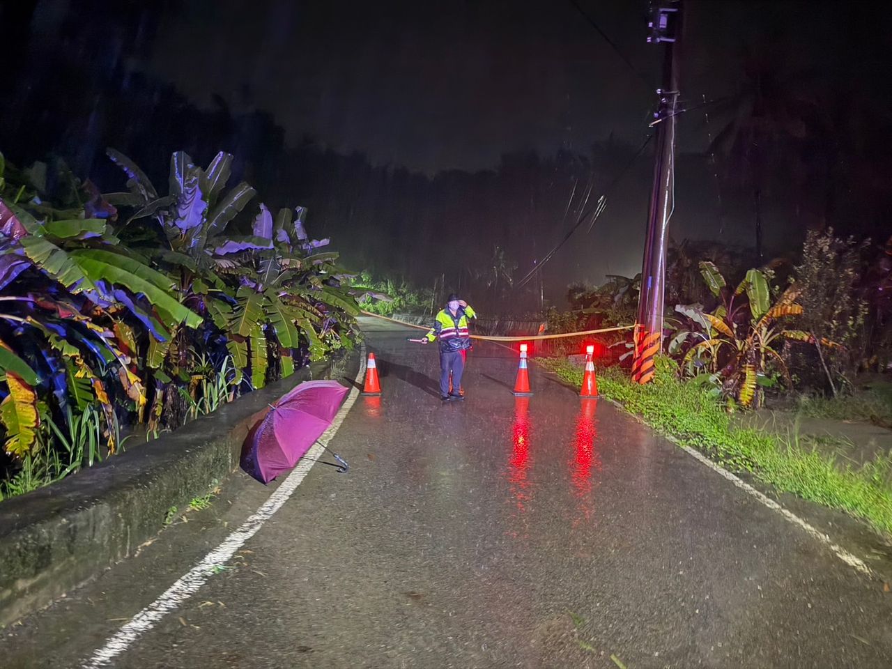 雨炸高雄!田寮區坍方土石流埋路 30餘住戶受困