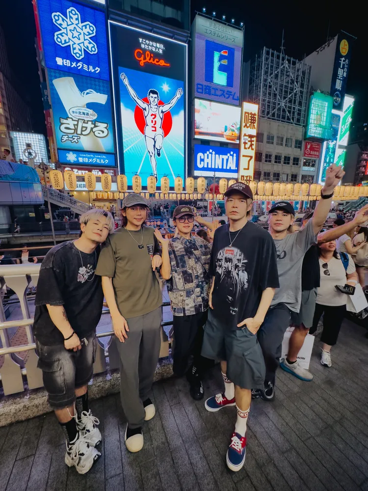 八三夭大阪演出趁空檔的踩點拍照。不搖就滾提供
