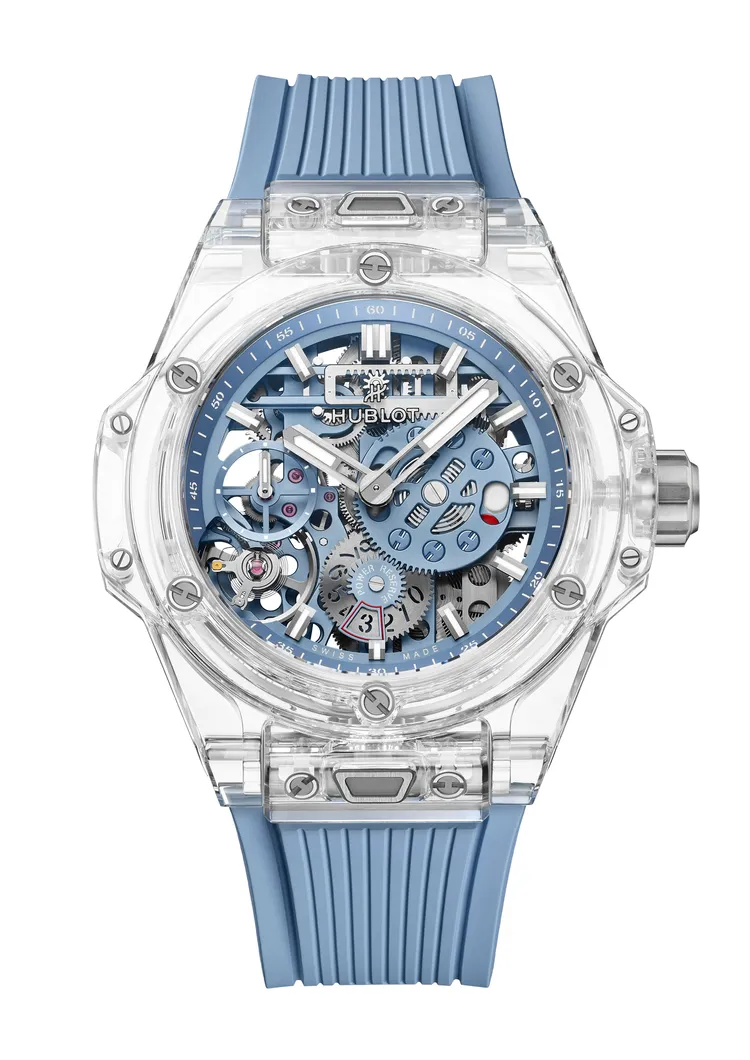 HUBLOT Big Bang Meca-10十日鍊天空藍寶石腕錶，44mm，拋光藍寶石水晶錶殼，啞光天藍色鏤空錶盤，天藍色立體刻紋橡膠錶帶，HUB1201手動上鍊機芯，動力儲存10日，防水深度50米，限量100只，249萬6000元。品牌提供