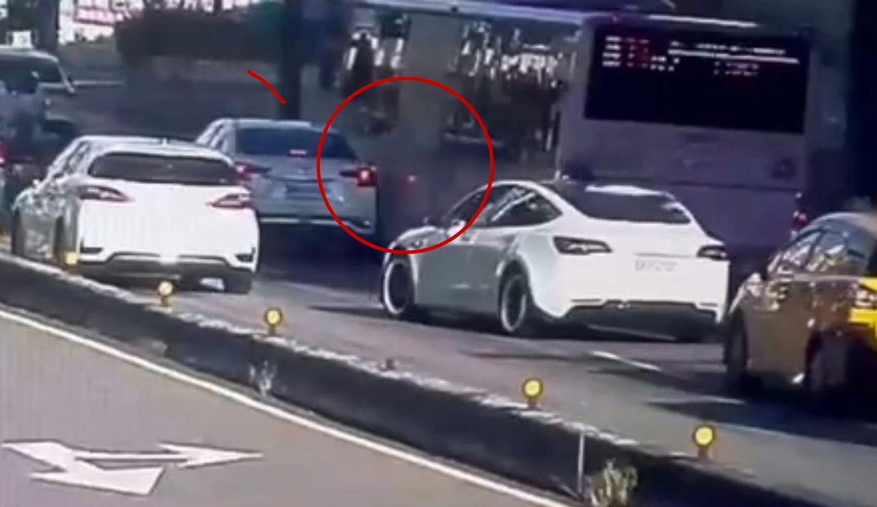北市公車駕駛擦撞轎車竟扯出毒駕 2駕駛街頭互嗆一驗雙雙陽性