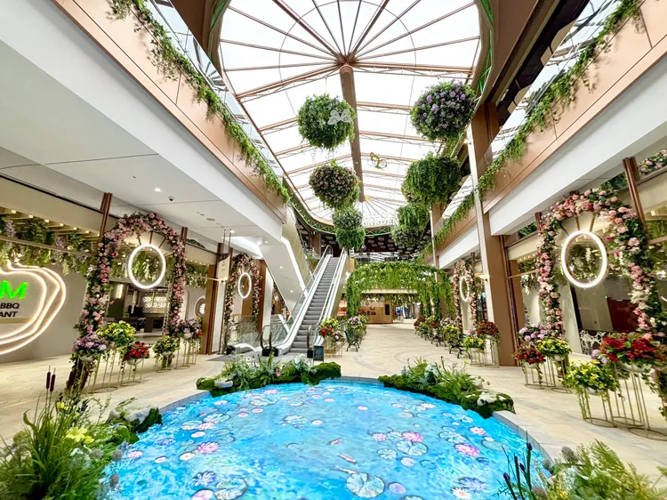 台北大巨蛋百貨Garden City B區商場「莫內花園」內裝。遠東SOGO提供