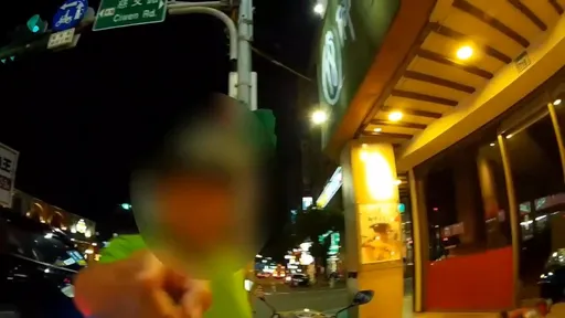 無照逆向闖紅燈遭攔查！老翁氣炸「拒簽罰單」　桃警依法舉發扣車