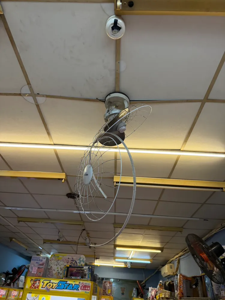 遭破壞的電扇。翻攝畫面