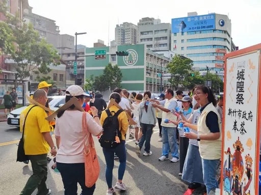 高虹安站2樓「居高臨下」拜城隍遭質疑不敬　專家緩頰：沒有任何不敬