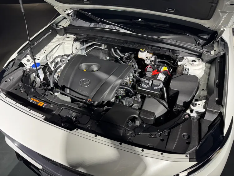 SKYACTIV-G 2.5升自然進氣引擎提供188ps最大馬力，搭配六速手自排變速系統與全車系i-ACTIV AWD，重新調校起步及再加速反應，在舒適性與駕馭樂趣之間取得平衡。林浩昇攝