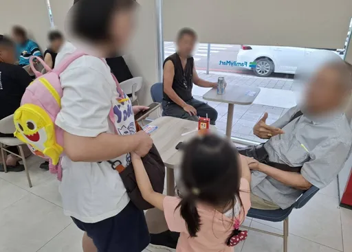 手機掉計程車...幸下位乘客拾起完好歸還！
