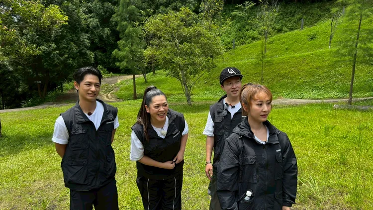 張立東（左三）、大芭（左四） 冤家組合，超級吸睛。綜藝玩很大提供