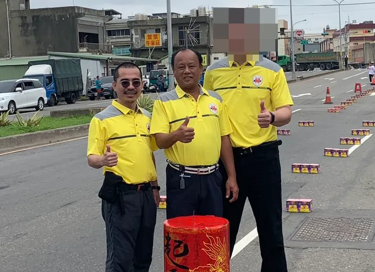 吳旻鴻(中)和郭昭志(左)。翻攝畫面