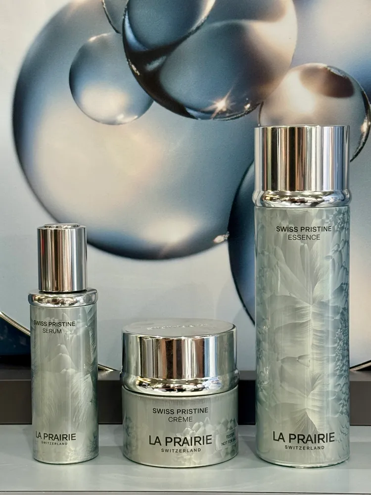 LA PRAIRIE瑞士冰晶水光系列，精華（左起）30ml／1萬500元、乳霜50ml／9200元、前導精華150ml／6300元。張家玲攝