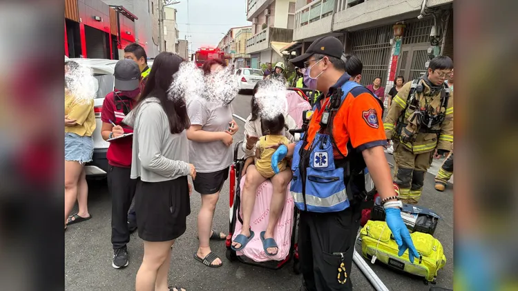 一家四口人全獲救，沒有受傷或嗆傷，所幸僅是虛驚一場。民眾提供