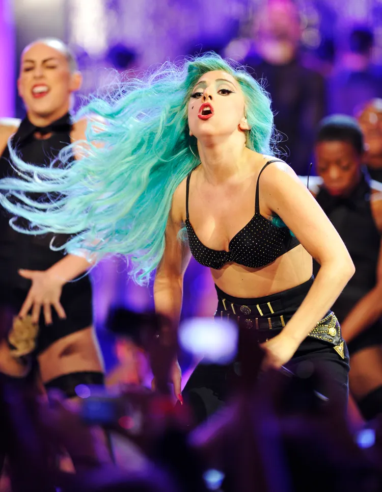 女神卡卡2011年在MuchMusic Video Awards 頒獎典禮上就以綠色腋毛示人。路透