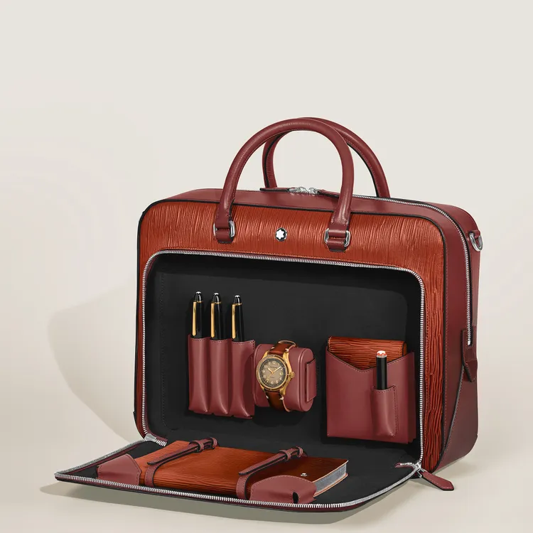 MONTBLANC Writing Traveler公事包，12萬5500元。品牌提供