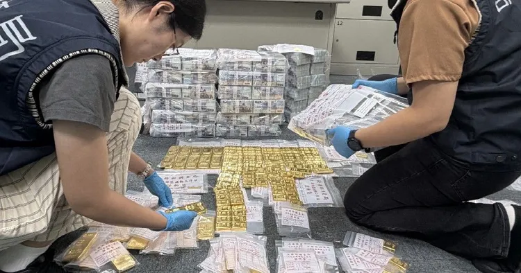 檢調在李世宗夫妻豪宅內起出價值近8億元的黃金及現金。中檢提供
