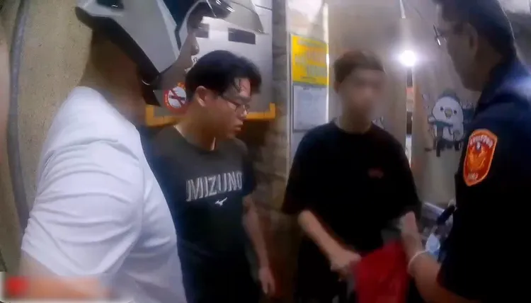 馬來西亞籍林姓男子7月初於郵局ATM前被查獲。翻攝畫面