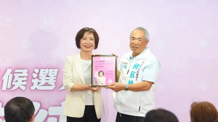 總統府資政李茂盛（右）擔任何欣純競選後援總會總會長。民眾提供