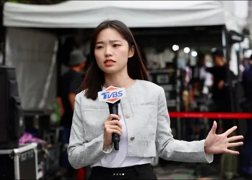 蔣萬安戰隊添嬌點？可愛正妹記者傳辭職加入