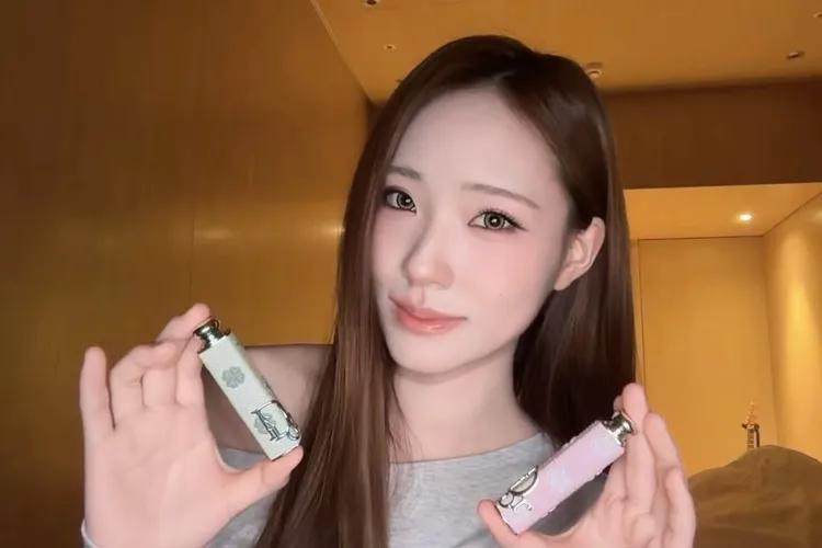 小S二女兒Lily搶先使用迪奧幸運草限量彩妝系列。翻攝IG
