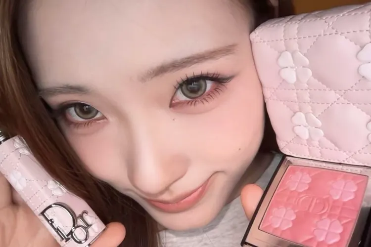 小S二女兒Lily搶先使用迪奧幸運草限量彩妝系列。翻攝IG