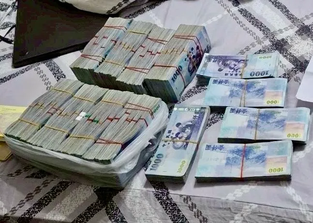 李女成立的數位行銷公司不法所得約8300萬元，警方也查扣現金、泰達幣等。警方提供