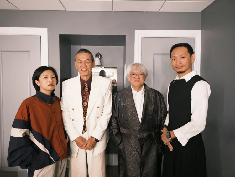 電影《狂忘警探》(左起)製片人王思靜、導演SABU、市山尚三、翻譯。一條龍虎豹國際娛樂提供